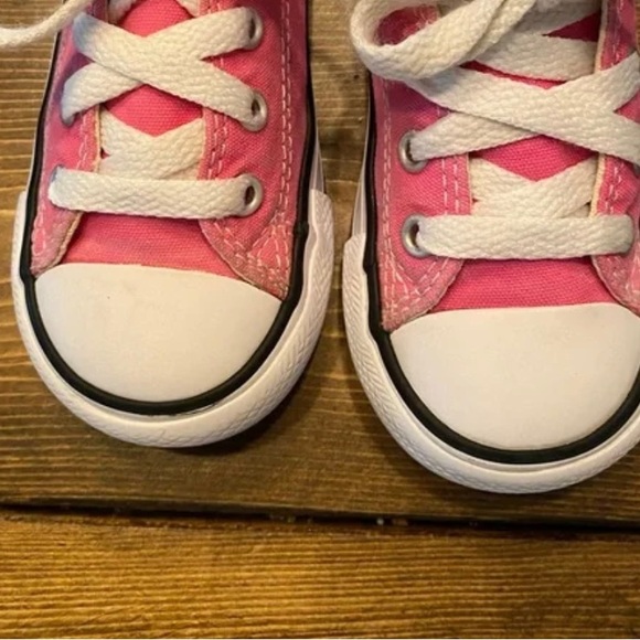 converse toddler sneakers - Picture 4 of 5